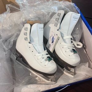 Brand New in Box RIEDELL EMERALD SKATES SIZE 10